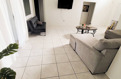 Mill Run House | Florida Home! 3 Bed /2 Bath with ample space for extended stays!
