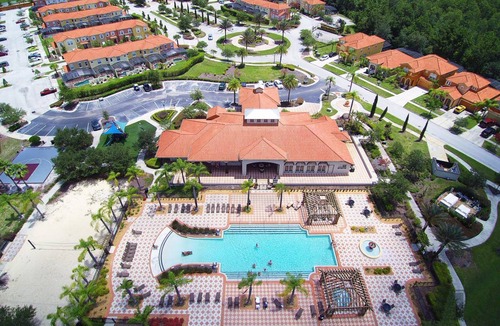 Bellavida Apartment | Four Bedroom w/ Screened Pool Close to Disney 4563