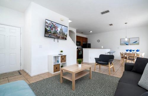 Bellavida House | Four Bedroom w/Screened Pool Close to Disney 4572