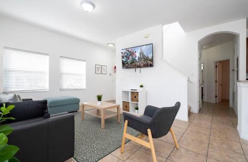 Bellavida House | Four Bedroom w/Screened Pool Close to Disney 4572