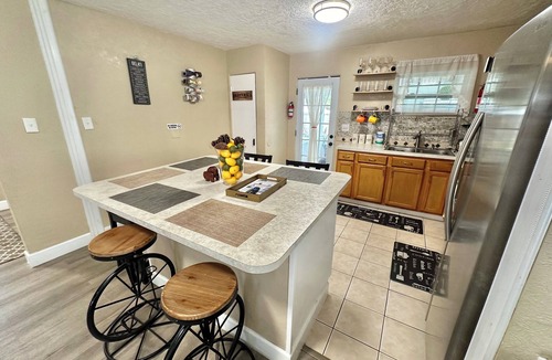 Clear Lake House | Full House with Big Fenced Backyard, Washer & Dryer and Pet-Friendly.