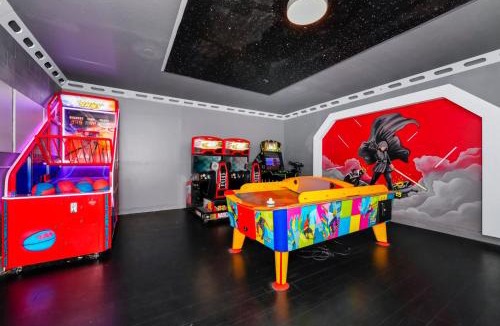 West Kissimmee House | Glorious Home Near Disney With Game Room, Themed Rooms, Waterpark & Resort Access At Encore Resorts Reunion - 7643Wi