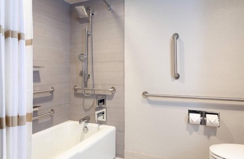 Airport North Apartment | Guest King Room Near Hertz Car Rental ORL