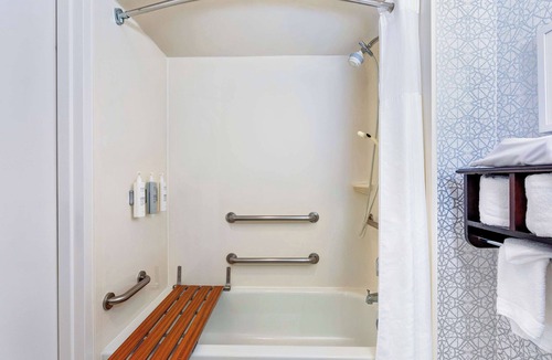 Airport North Hotel | Hampton Inn Orlando-International Airport