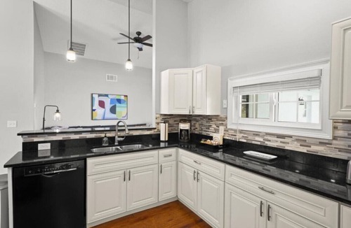 Buena Ventura Lakes House | Heated Pool - Sleeps 12 - Close to Parks and Shops