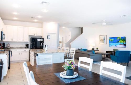 Kissimmee Villa | Heavenly 5BR 6BTH Pool Home Beautiful Lakeview