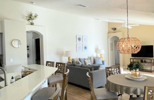 Orange Tree Villa | Hidden Waterfront Oasis - 18 minutes to the Disney Entrance!