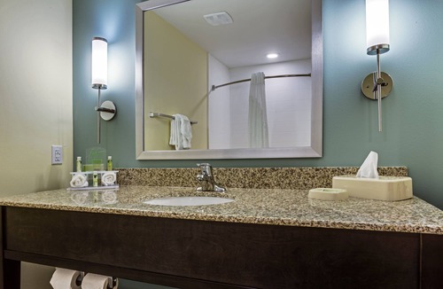 Orlando Hotel | Holiday Inn Express & Suites Orlando East - UCF Area by IHG