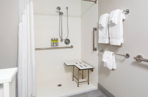 Sanford Hotel | Holiday Inn Express & Suites Sanford- Lake Mary by IHG