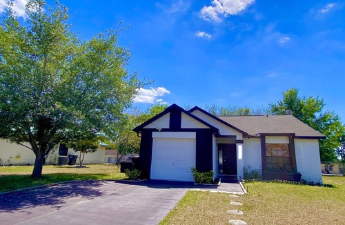 Kissimmee House | Home near Theme Parks, Airports, Lakes, Shops, Etc.