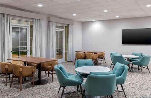 Florida Center Hotel | Homewood Suites by Hilton Orlando-Nearest to Universal Studios