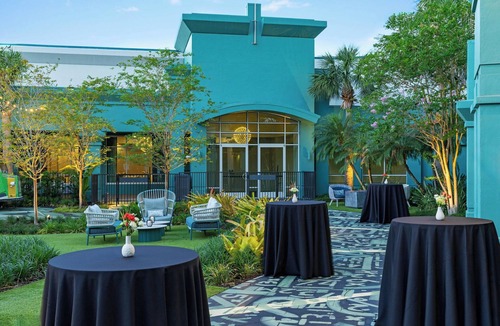 Florida Center Hotel | Hotel Landy Orlando Universal Blvd., a Tribute Portfolio Hotel
