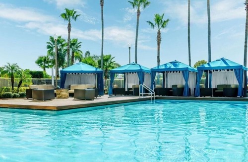 Airport North Apartment | King Room Near Airport Lakes Park ORL