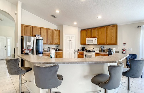 Kissimmee House | Kissimmee Lakeview Pool for Family, Silver Spurs, Turnpike, Disney; 14 guests