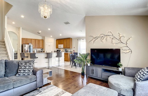 Kissimmee House | Kissimmee Lakeview Pool for Family, Silver Spurs, Turnpike, Disney; 14 guests