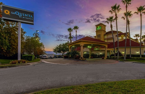 Airport North Hotel | La Quinta by Wyndham Orlando Airport North