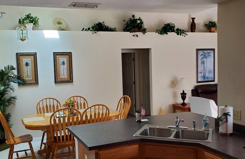 Morgan Point House | Lake View/Large Private Pool/Free Wifi/Cable TV/AC/Low Rates/Beautiful Home