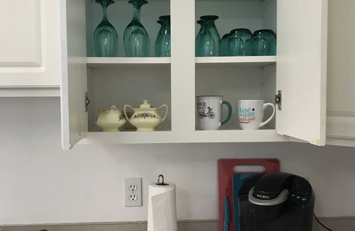 College Park Apartment | Lakefront Artist's Studio- Isolate in Luxury!