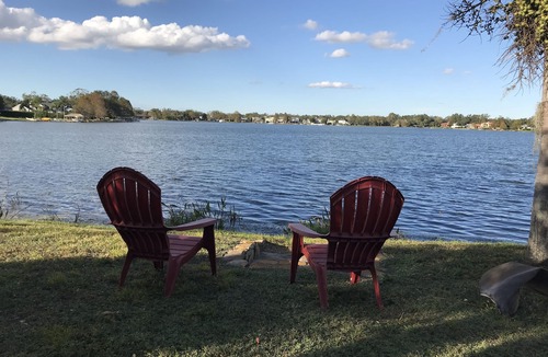 College Park Apartment | Lakefront Artist's Studio- Isolate in Luxury!