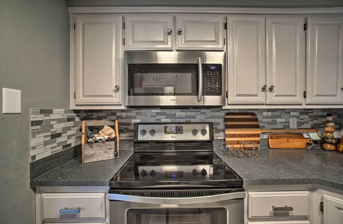 Bella Vista Apartment | Lakefront & Trailside Escape w/Private Dock +deck