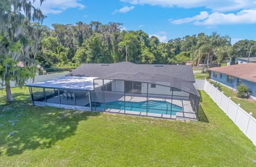 Clear Lake House | ☆LakeHouse 4 Bedroom Newly Renovated Heated pool ☆
