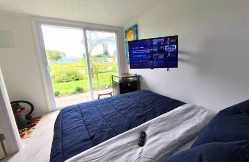 Buena Ventura Lakes Apartment | Lakeview Suite - Near Disney World & Universal Studios