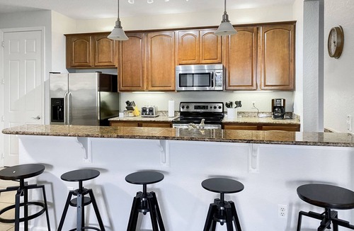 Florida Center Condo | Large Space ★ Heated Pool ★ Close to Universal
