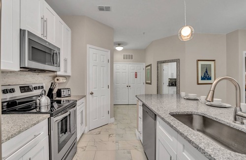 Windsor Hills Apartment | Last Minute Disney Getaway! Themed Bedrooms & Private Balcony. Book Now! #39420