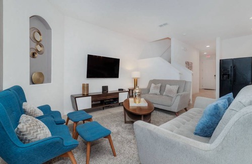 Loughman House | Lazy River / Kid's Splash Pad / Water Slide / Poolside Bar & Grill / Near Disney / Free Resort Fees