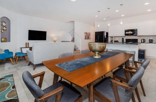 Loughman House | Lazy River / Kid's Splash Pad / Water Slide / Poolside Bar & Grill / Near Disney / Free Resort Fees
