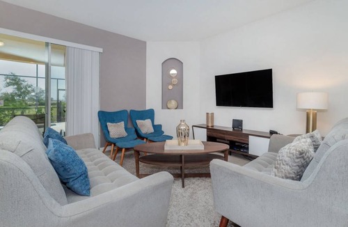 Loughman House | Lazy River / Kid's Splash Pad / Water Slide / Poolside Bar & Grill / Near Disney / Free Resort Fees