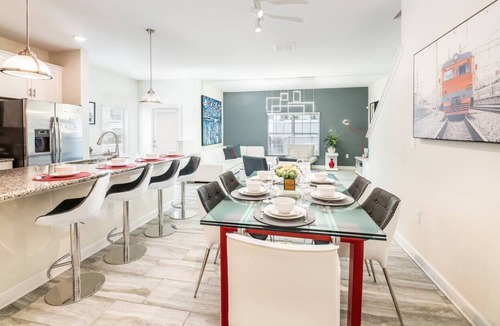 Davenport House | "License to Chill" Newly Renovated Modern Townhome