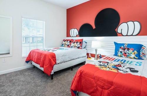 Davenport House | "License to Chill" Newly Renovated Modern Townhome