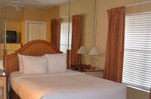 West Kissimmee Condo | Liki Tiki Village 2br suite, Sunday check-in
