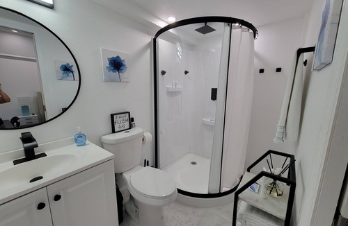 Mill Run House | Little Blue House with private entrance & parking