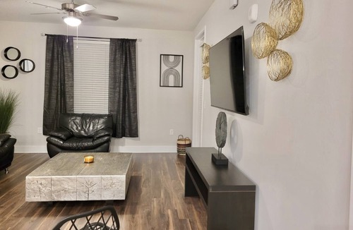 Kirkman North Apartment | Lovely 2 bedroom 2 bath Oasis 15 mins from Disney