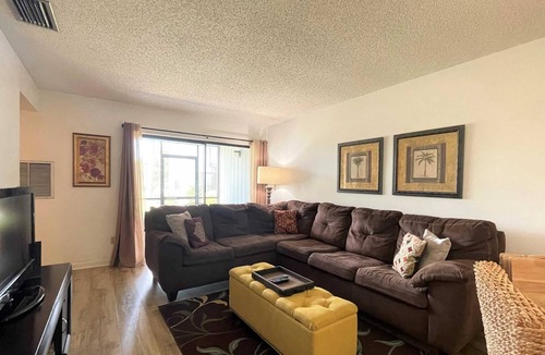 Ventura Condo | Lovely Southpointe Condo Ventura Country Club