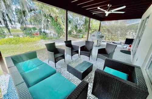 Catalina House | Luxe Lakefront downtown villa Universal Disney