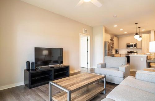 Loughman Apartment | Luxurious Two-Bedroom Home in Davenport with Pool, Pets Welcome