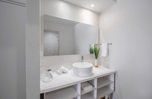 Kissimmee House | Luxury 2 Queen Suite - Pool - Minutes From Disney