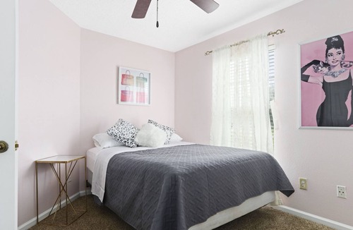 Ventura House | Luxury Home | Pool | Gym | Golf | WiFi | Location