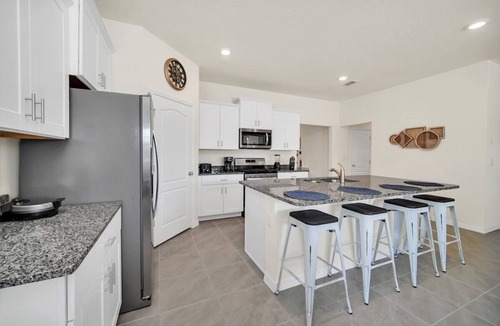 Loughman House | Magical Family Getaway | 7BD Villa with Pool