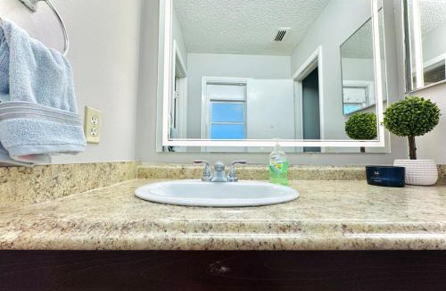 Buena Ventura Lakes House | Main Villa 15 mins from Theme Parks & MCO