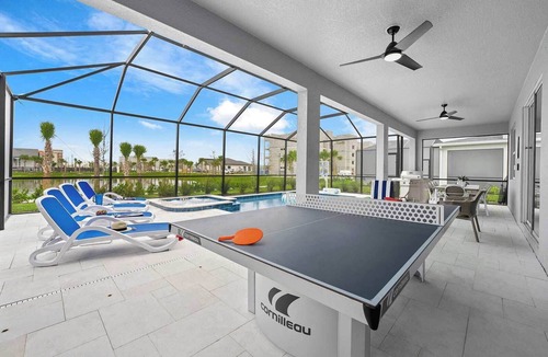 Florida Center House | Majestic Marvel | Showstopping estate on I-Drive w/2 theme RMs, theater, arcade