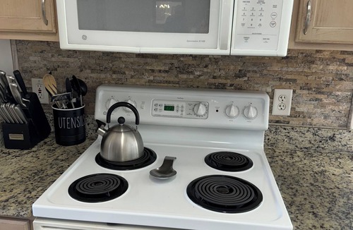 Esprit House | Minutes to Disney. House with pool on Golf Course with Lake Access