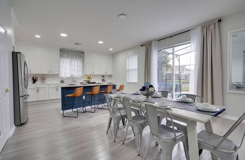 Kissimmee House | Minutes to the theme park! Family-sized with pool
