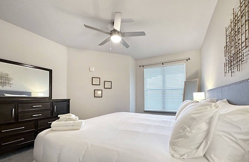 Colonial Town Center Apartment | Modern Luxury, Minutes to Downtown Orlando