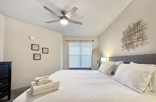 Colonial Town Center Apartment | Modern Luxury, Minutes to Downtown Orlando