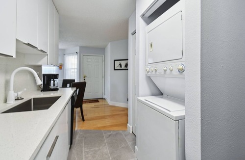 Grand Palms Villa | Modern Mickey! NEW Top To Bott, Sleeps 7, Pool, Near Dis, Univ, NO Steps!