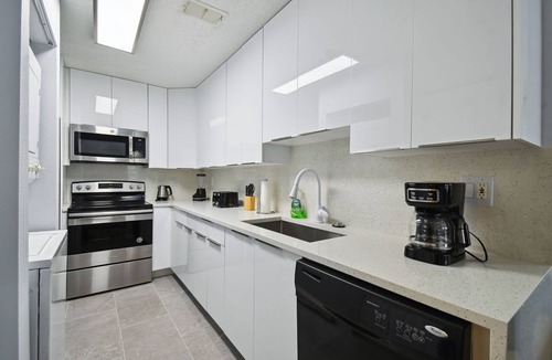 Grand Palms Villa | Modern Mickey! NEW Top To Bott, Sleeps 7, Pool, Near Dis, Univ, NO Steps!